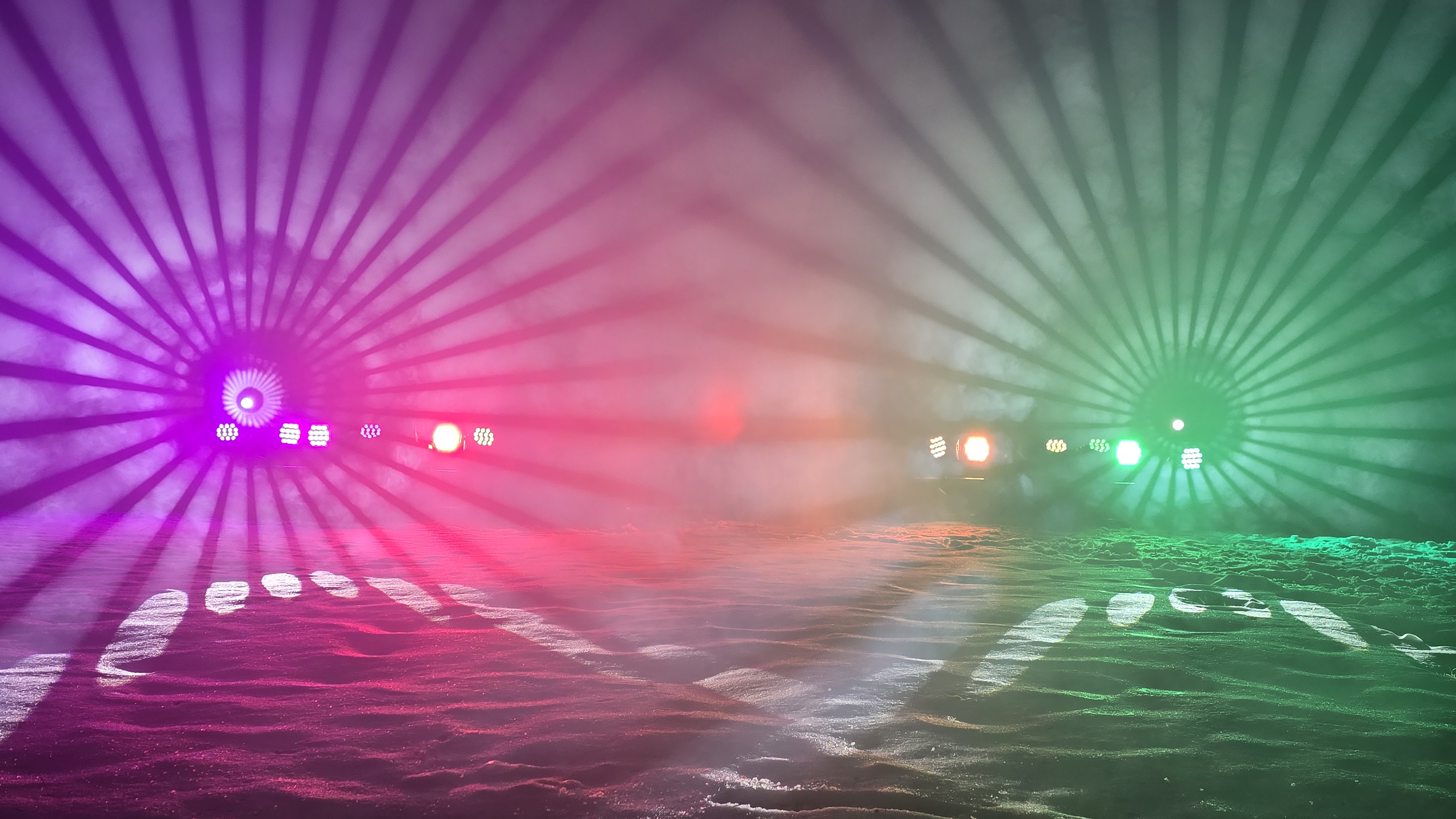 Lichttechnik und farbiges Ambientelicht von Stagegrid